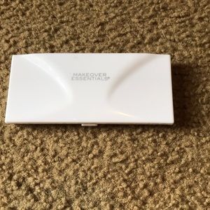 Makeover essentials eye shadow pallet